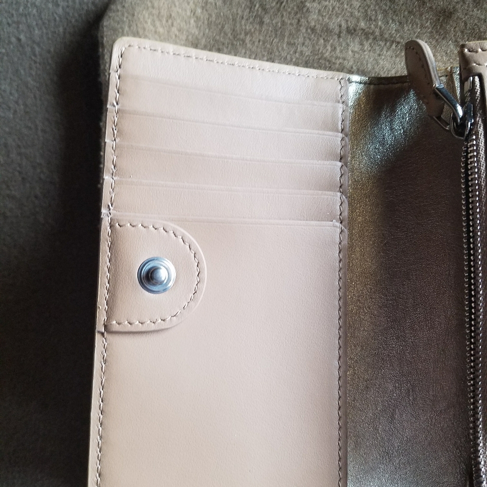 NWT! Sale! Saville Burberry Crest Embossed Smooth Leather Gold Metallic Wallet - Picture 15 of 16